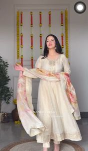 Robe longue Anarkali pour femmes de qualité supérieure Georgette broderie séquence travail pour les mariages et les fêtes tenue de mode d'été inde - Product Image 3