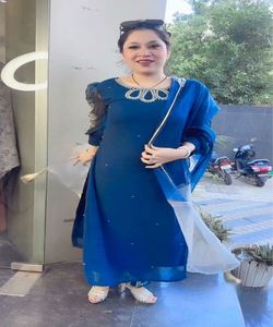 Actualización de moda de invierno: vestidos paquistaníes para mujeres Salwar Kameez último: Actualice su armario de invierno con lo último en Pakistán - Product Image 1