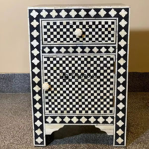 Mesita de noche con incrustaciones de hueso indio, mesita de noche hecha a mano para una decoración de dormitorio sofisticada y artística de Tradebyd - Product Image 1