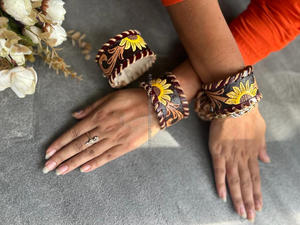 Nouvelle arrivée vente chaude Western élégant peint à la main en cuir repoussé main manchette bracelets unisexe usage quotidien accessoire de mode - Product Image 3