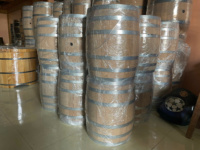 Baril en bois de chêne vintage de haute qualité 100L 200L 300L 500L Baril à vin ou whisky en bois de qualité alimentaire Bon prix 2025