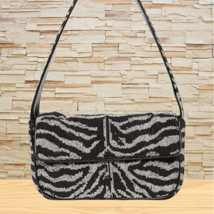 Sac à bandoulière perlé America Beyond avec broderie de perles de rocaille, sac à main brodé à la main avec un style unique et pur - Product Image 4