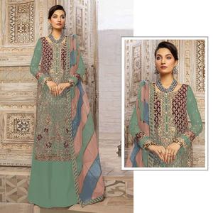 Approvisionnement en gros Styles de costumes pakistanais contemporains Fusion Vogue à la mode et modernes disponibles à la quantité en vrac - Product Image 1