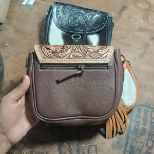 กระเป๋าหนังวัวขนาดเล็กกระเป๋าสะพายข้างสไตล์ตะวันตก - Product Image 3