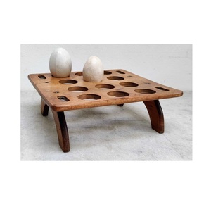 Support de stockage d'oeufs fait main de couleur marron avec pieds plateau de porte-oeufs en bois naturel forme carrée fournisseur de restaurants et d'hôtels - Product Image 1