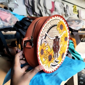 Bolso de mensajero de cuero genuino de estilo occidental bohemio de moda para mujer, bolso portátil de otoño para cantimplora, estampado de flores occidentales - Product Image 6