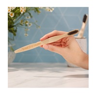 Cepillo de Dientes de Madera de Excelente Calidad, 100% Natural y Ecológico para Adultos, Libre de BPA, Cerdas Suaves, Moderno y Elegante para Uso en Hoteles