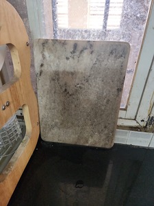 Élégante planche à découper en bois finition brillante en cuivre Plateau de coupe et de service moderne pour la cuisine et la décoration intérieure - Product Image 5