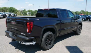 Auto Usado en Excelentes Condiciones, Bajo Kilometraje, <span class=keywords><strong>GMC</strong></span> Sierra 1500 Elevation 2022, Camioneta, Envío a Todo el Mundo - Product Image 2