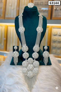 Ensemble collier long avec pendentif en forme de cœur en or de luxe avec boucles d'oreilles de créateur 63139 - Product Image 6