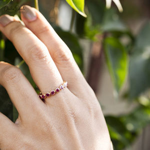 Bague de fiançailles en or rose massif 14 carats avec rubis naturel serti en bélière de 2,5 mm, bague éternelle, empilable, bijoux fins faits à la main pour femmes - Product Image 6