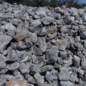 ควอตซ์สโมคกี้ธรรมชาติแบบก้อน ดิบ สำหรับส่งออก ซิลิกาสูง สีขาวขุ่น สีเทา สำหรับอุตสาหกรรม ขนาดตามสั่ง บรรจุแบบหลวม MMArt MMA-SQL - Product Image 1