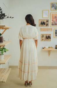 Vestido de manga corta con cuello en V, línea A, bordado, cintura alta, largo hasta la rodilla, estilo retro para mujer, venta al por mayor - Product Image 5