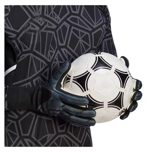 Guantes de portero de fútbol de látex personalizados con logotipo del club y colores para uso en exteriores - Product Image 5