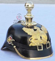 Casque Pickelhaube Prussien Médiéval Allemand en Cuir et Laiton Fait Main Durable Noir et Or pour Tenue Historique Cinéma/TV et Halloween