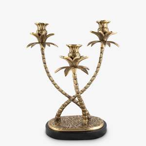 Elegante portavelas de mesa de metal con acabado de latón y diseño sutil perfecto para eventos de comedor formal o rituales nocturnos - Product Image 4