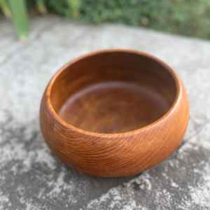 Bol rond en bois artisanal |   Plat de service en bois naturel lisse pour les collations, les salades, la décoration, les cuisines et le style rustique de la maison - Product Image 1