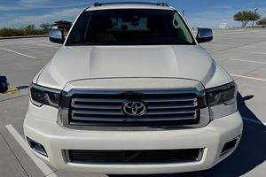 Toyota Sequoia Platinum 4x4 d'occasion en excellent état, modèle 2018 - Product Image 4