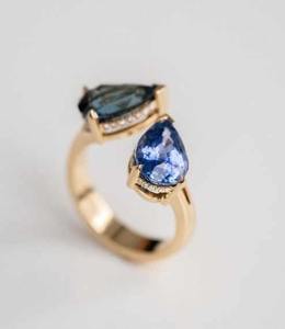 Elegante Toi Et Moi Ring 4 Ct Moissanite corte de dos peras azul y verde oscuro joyería de compromiso de dos tonos en cantidad al por mayor - Product Image 2