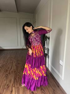 ชุดผ้า Anarkali เย็บปักลายด้วยผ้าไหม Chinon ออกแบบล่าสุด - Product Image 3