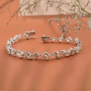 สร้อยข้อมือเพชรแท้หรูหราสำหรับผู้หญิงพร้อมโซ่ปรับได้เครื่องประดับหรูหราของขวัญสำหรับวันครบรอบและโอกาสพิเศษ - Product Image 3