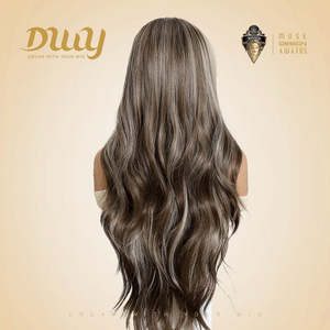 Perruque synthétique ondulée naturelle Misty-DWY avec raie libre, 136 Balayage Brun foncé blond avec dentelle frontale transparente - Product Image 3