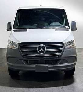Fourgon Mercedes-Benz Sprinter Diesel AWD 2024 d'occasion avec régulateur de vitesse adaptatif, conduite à gauche, intérieur sombre, sièges en tissu, pneus R18 - Product Image 1