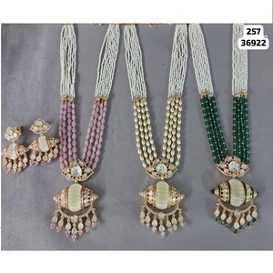 Ensemble de pendentifs Kundan de qualité fiable avec long collier et boucles d'oreilles idéal pour les grandes cérémonies disponibles à l'exportation - Product Image 1
