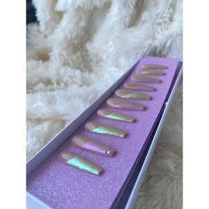 Set di Unghie Finte Lunghe a Forma di Bara con Punta Francese Iridescente Rosa e Verde T24 Stile Frenchie Iridescente - Product Image 4