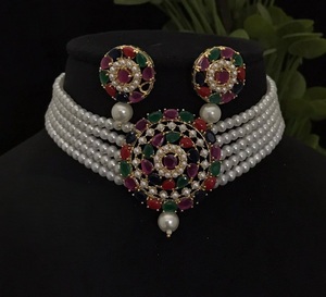 Conjunto de Collar Gargantilla Clásico de Alta Calidad Chapado en Oro con Piedras de Circonita Cúbica y Perlas, con Pendientes, Colección para Bodas para Mujer - Product Image 3