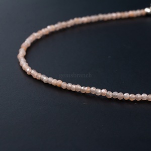 Bracelet en perles de pierre de lune pêche naturelle Bracelet en pierres précieuses rondes à micro facettes Bijoux pour femmes Cadeau en cristal de guérison - Product Image 3