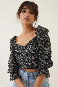 Top corto de Georgette con cuello de corazón y estampado floral negro antiarrugas cómodo para mujer para ropa de oficina y universitaria - Product Image 2