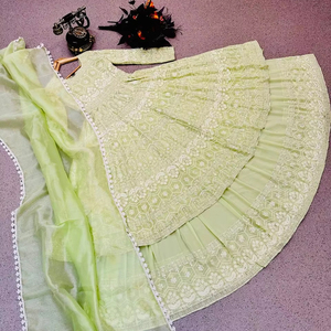 Lehenga en soie de créateur magnifique et de haute qualité, avec ensemble haut et dupatta, broderie, tissu Georgette, idéal pour les fêtes, vente en gros - Meilleures ventes - Product Image 1