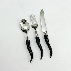 Precio asequible Hecho EN LA India Uso en hoteles y restaurantes Seguro para alimentos Durable Vintage 3 piezas Cuchara Tenedor Cuchillo Juego de cubiertos - Product Image 1