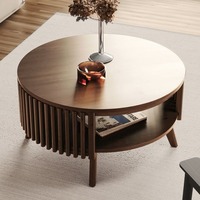 Table basse portable en bois massif antique avec texture riche, rehaussant la décoration intérieure traditionnelle, meubles de salon
