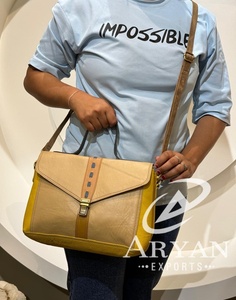 Nuevo bolso cruzado de cuero reciclado occidental, bolso multicolor superventas, bolso de hombro multicolor único y elegante para mujer - Product Image 1