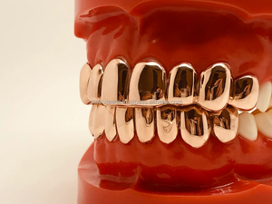 Nuevo Hip Hop Grillz 10K chapado en oro Set Plain 8 dientes parte superior inferior con oro plata y oro rosa negro sin piedras Grillz - Product Image 3