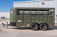 Remorque agricole robuste pour le transport de bétail et de chevaux avec garantie de 2 ans, barre de remorquage de 16 m, vitesse de 80 km/h