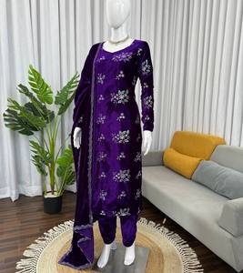 Costume en velours violet de luxe brodé avec dupatta assorti pour mariage d'hiver, fêtes festives et vêtements ethniques haut de gamme - Product Image 1