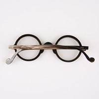 Lunettes de soleil modernes et classiques en corne de buffle, verres en corne de buffle et vache bien polis