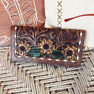 Western Cowgirl Style Floral Tooled Bohemian Wallet Cartera de mensajero para mujer Monedero de herramientas de mano - Product Image 3