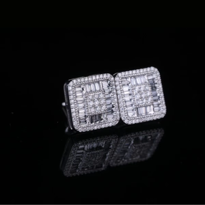 Pendientes de Botón Cuadrados con Piedras de Corte Baguette y Redondas, Joyería Brillante Plateada - Product Image 1