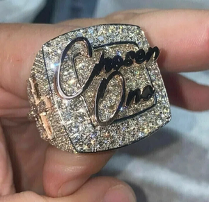 Anillo Sello Personalizado con Nombre en Moissanita y Diamantes, Diseño de Letra Personalizada con Cara Completamente Adornada, en Plata de Ley 925 - Product Image 1