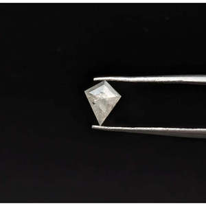 Diamant naturel facetté fantaisie en forme de cerf-volant de 6,2-7,5 mm pour la fabrication de bijoux, couleur sel et poivre - Product Image 3