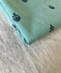 ผ้าฝ้ายพิมพ์ลายด้วยมือ ลายดอกไม้แบบมินิมอล ดีไซน์บูติ |   ผ้าสีเขียวเซจลายชนเผ่าอินเดีย - Product Image 4