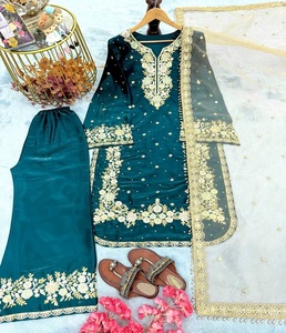 ชุด kurti อินเดียที่ทันสมัยสำหรับผู้หญิงที่มีสง่างามยาวด้านล่างและ dupatta ที่ออกแบบมาสำหรับสวมใส่ในงานปาร์ตี้และฟังก์ชั่นแบบดั้งเดิม - Product Image 1