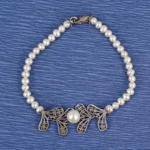 Pulsera de Plata de Ley 925 con Patrón de Hojas Filigranadas y Perlas, Elegante Accesorio para Bodas - Product Image 3