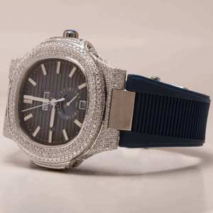 Banda de goma Half Iced Out Lujoso Moissanite Diamante Tachonado Reloj Movimiento de cuarzo Función de fecha para hombres y mujeres - Product Image 3