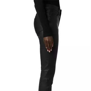 Pantalons en cuir pour femmes de haute qualité fabriqués sur mesure par OEM-élégants et confortables pour toutes les occasions - Product Image 6