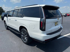 รถเอสยูวี Escalade ปี 2022 สีดำ มุมมองด้านหน้า พวงมาลัยซ้าย รถมือสอง 8 ที่นั่ง ไฟหน้า LED ยาง R20 เกียร์อัตโนมัติ พวงมาลัยซ้าย - Product Image 2